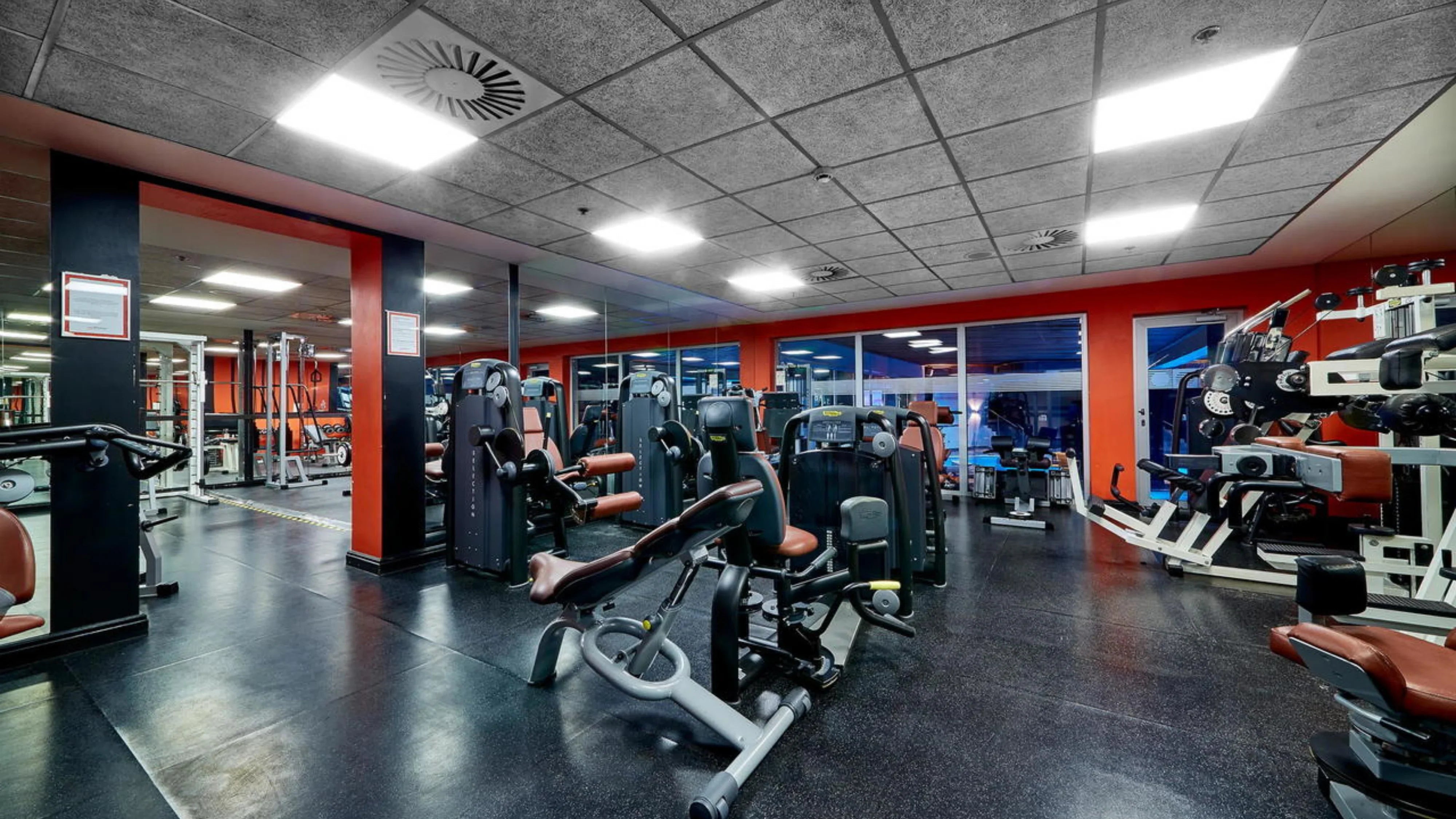 izolatie acustica si fonica sala sport fitness pentru reducerea zgomotului aerian si a vibratiilor