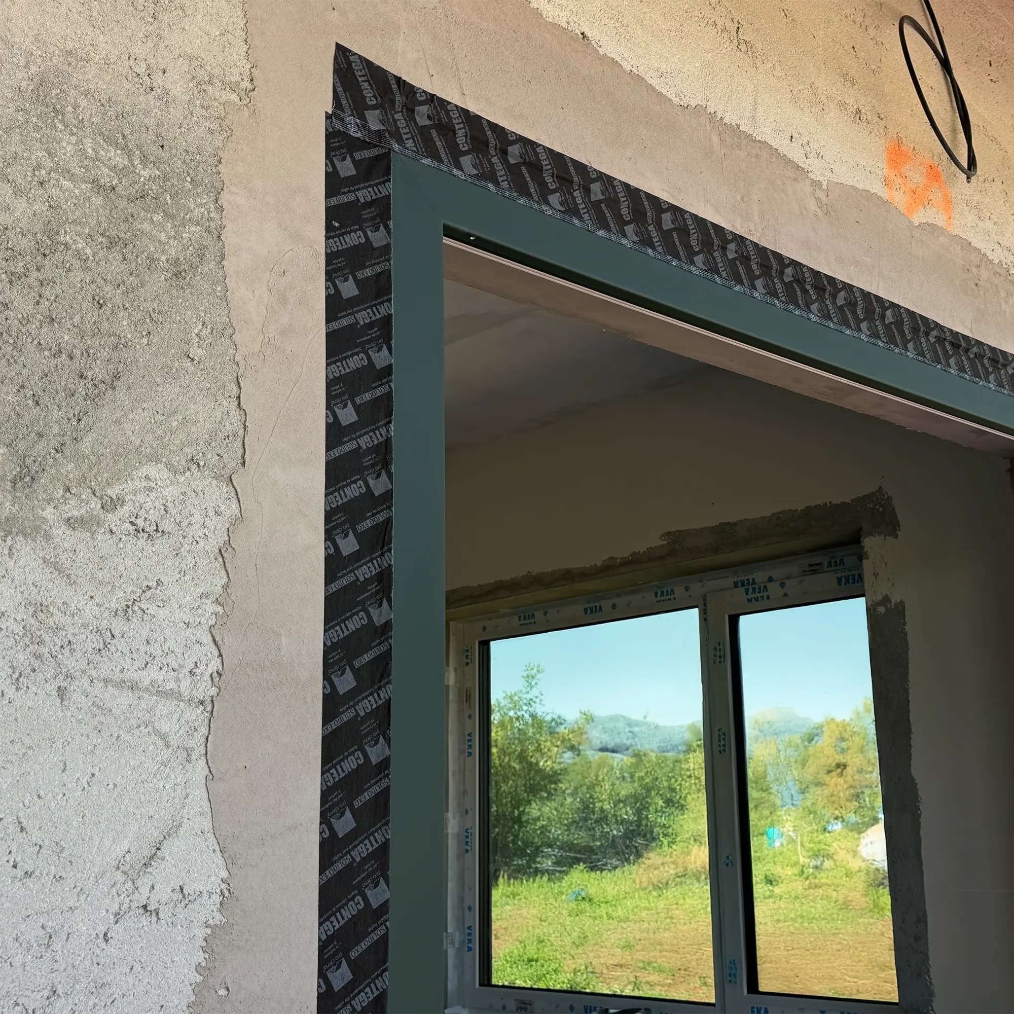 Bandă etanșare exterior pentru fereastră PVC și ușă termopan