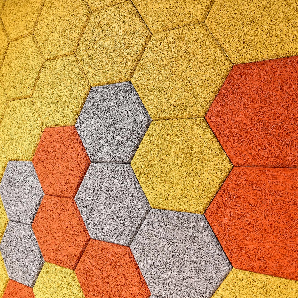 Panouri acustice hexagonale CEWOOD pentru amenajarea unei case unifamiliale