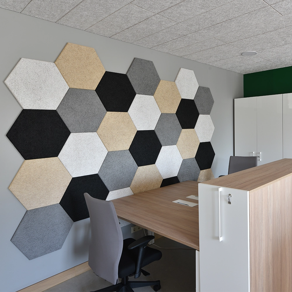 Amenajare acustică cu panouri CEWOOD Design Tiles Hexagon pentru spații HoReCa