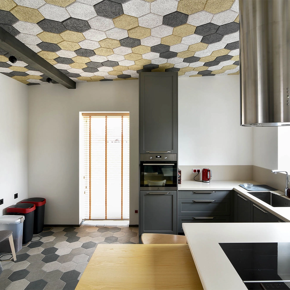 CEWOOD Design Tiles Hexagon pentru amenajarea acustică a restaurantelor și cafenelelor