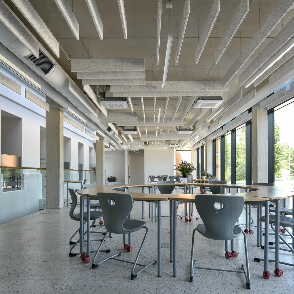 CEWOOD Design Tiles Plank – panouri acustice pentru săli de ședințe