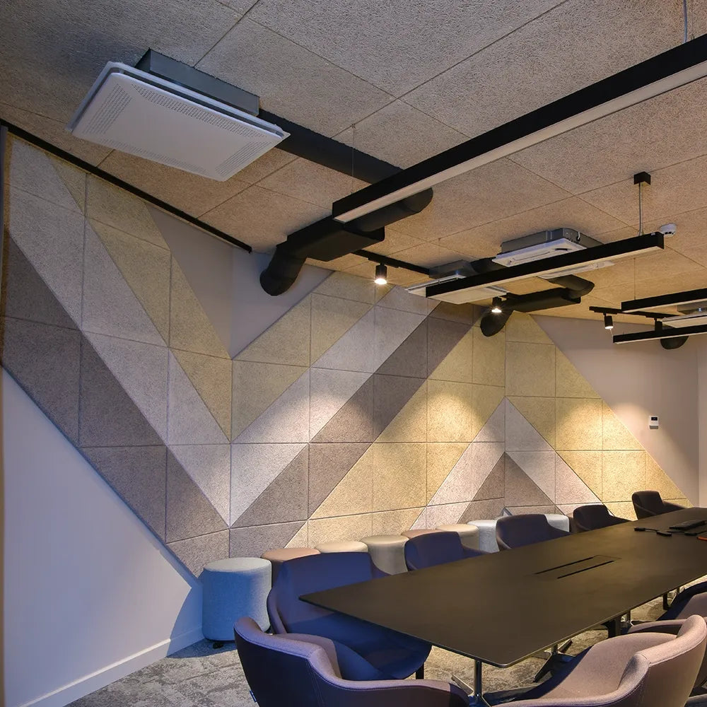 Panouri acustice CEWOOD Design Tiles Triangle pentru amenajarea birourilor