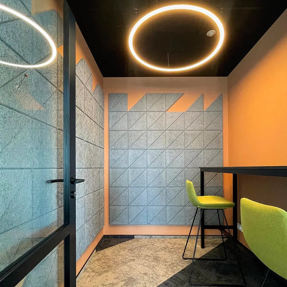 Amenajare acustică modernă cu panouri CEWOOD Design Tiles Triangle