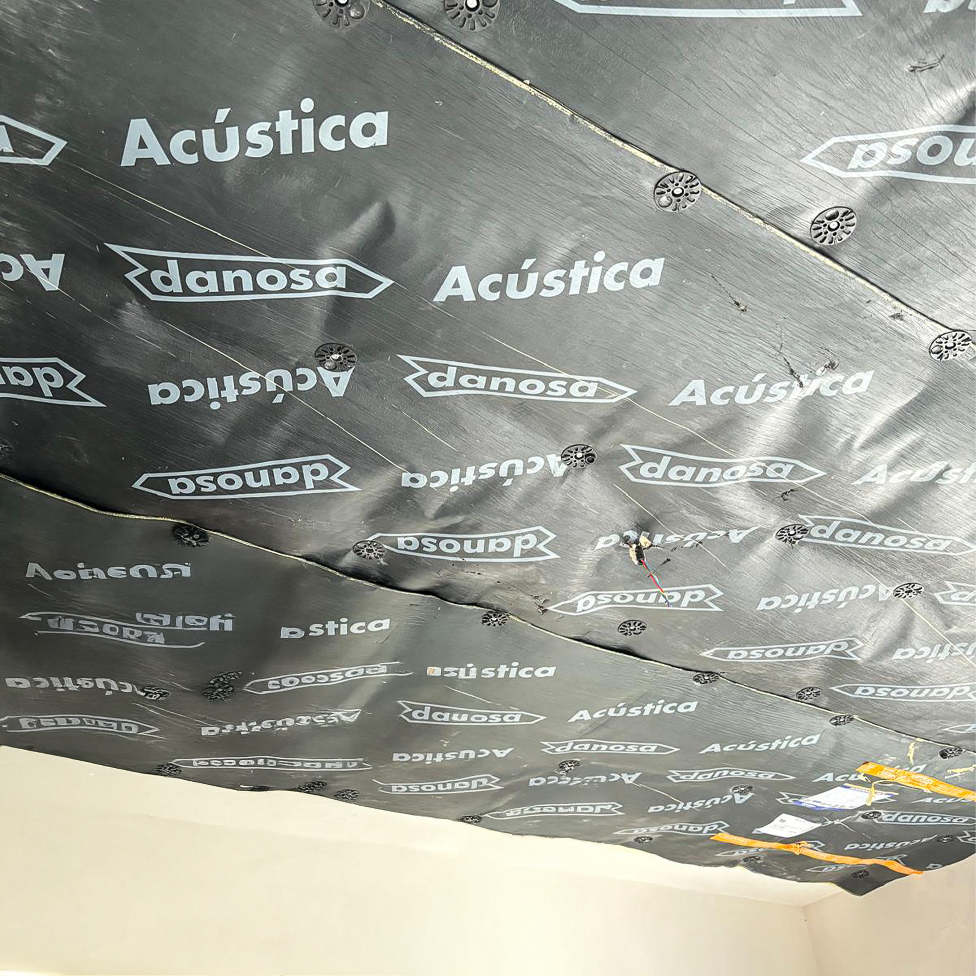 Membrană fonoizolantă multistrat pentru pereți și tavane, ACUSTIDAN 16/4, rolă 6 m²