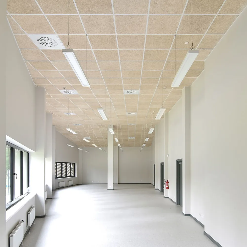 Panouri acustice pătrate CEWOOD Design Tiles pentru amenajarea spațiilor comerciale