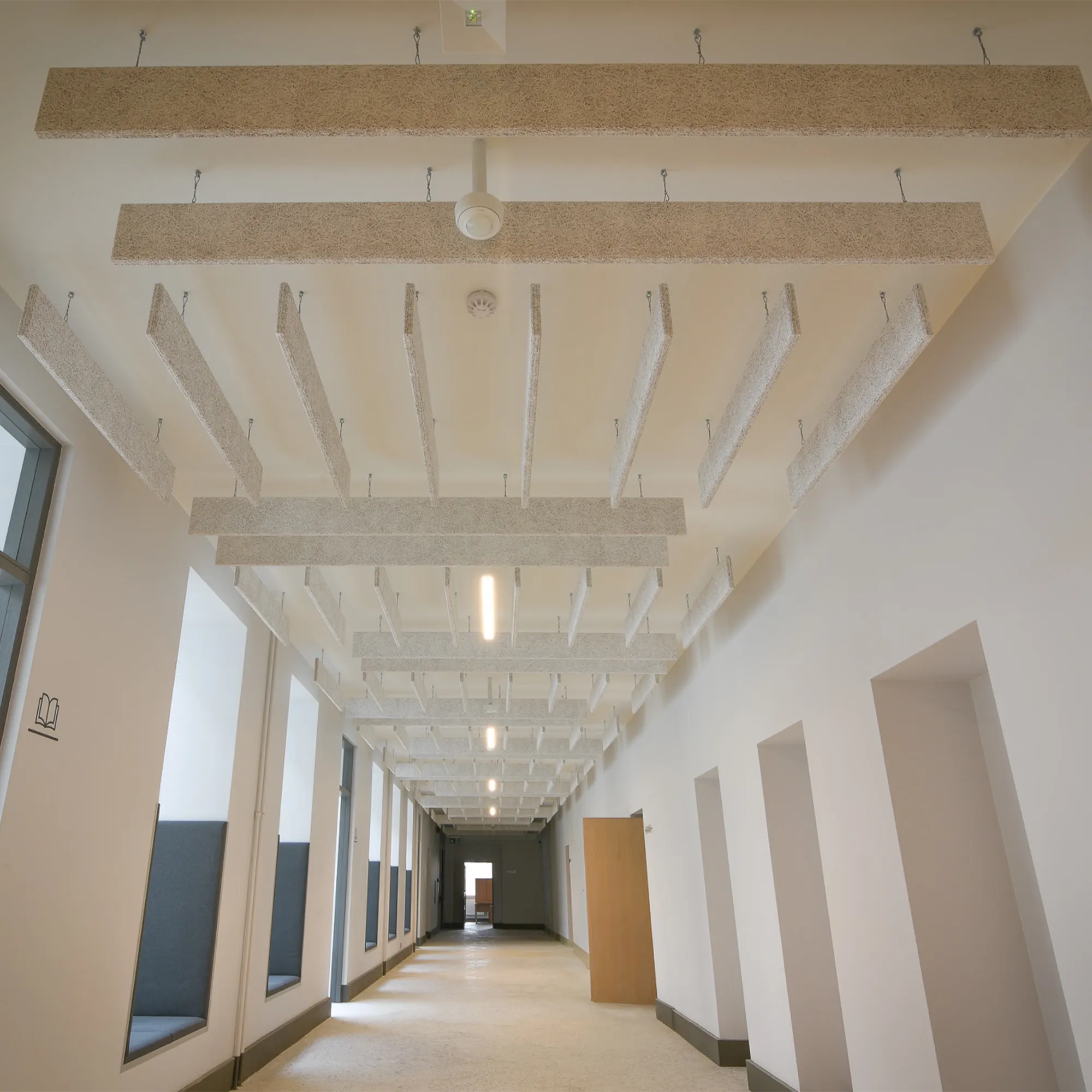 Instalare panouri acustice tip baffle pe structură metalică