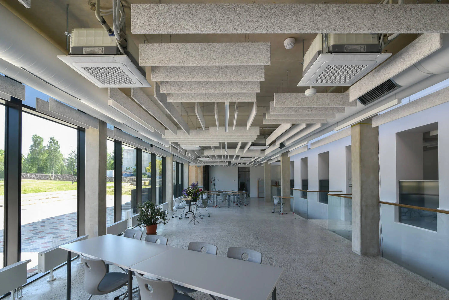 Panouri CEWOOD pentru corecție acustică și design interior contemporan